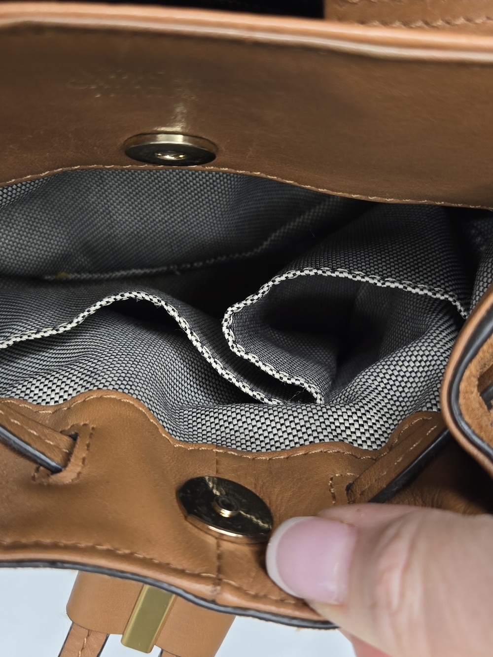 Vince Camuto Caramel Suede Leather Bucket Bag Crossbody Drawstring Gold Hardware - Picture 9 of 13
